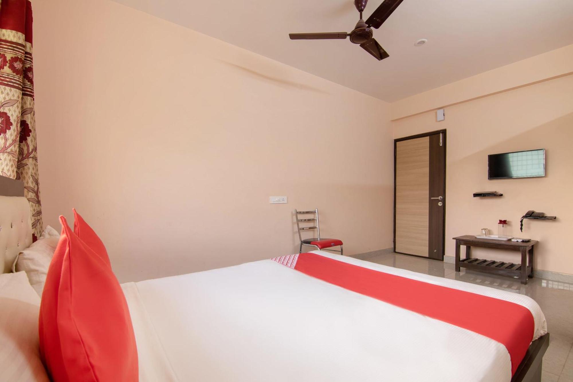 โอโย แฟล็กชิป 11419 สุริยา เรซิเดนซี Hotel Dod Jala ภายนอก รูปภาพ